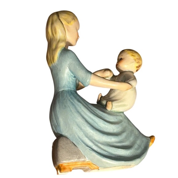 Goebel 6 Inch Rock A Bye Baby Statue Mom & Baby - Picture 2 of 8